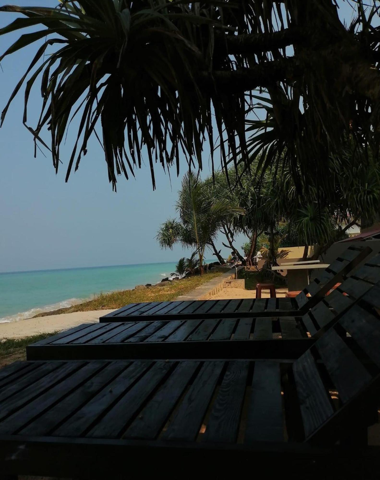 Blue Wave Beach Villa By Aaryan Group Ambalangoda  Esterno foto