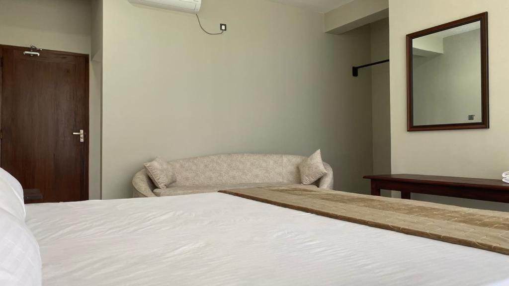 Blue Wave Beach Villa By Aaryan Group Ambalangoda  Esterno foto