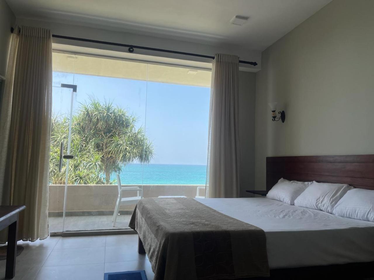 Blue Wave Beach Villa By Aaryan Group Ambalangoda  Esterno foto
