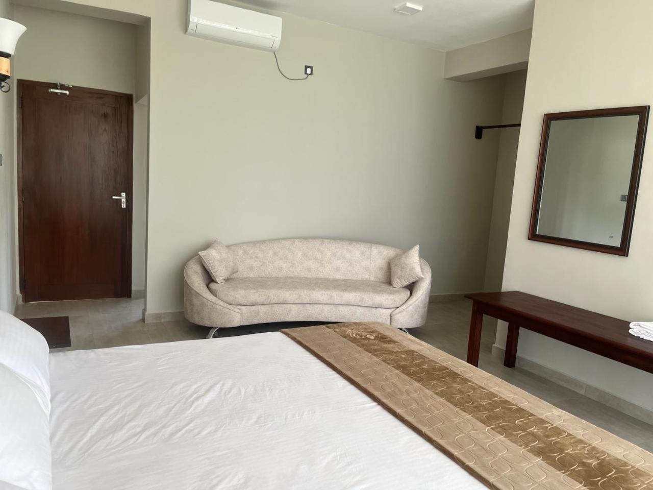 Blue Wave Beach Villa By Aaryan Group Ambalangoda  Esterno foto