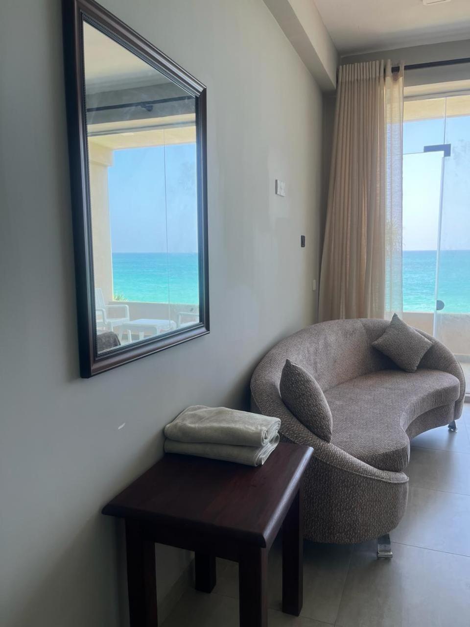 Blue Wave Beach Villa By Aaryan Group Ambalangoda  Esterno foto