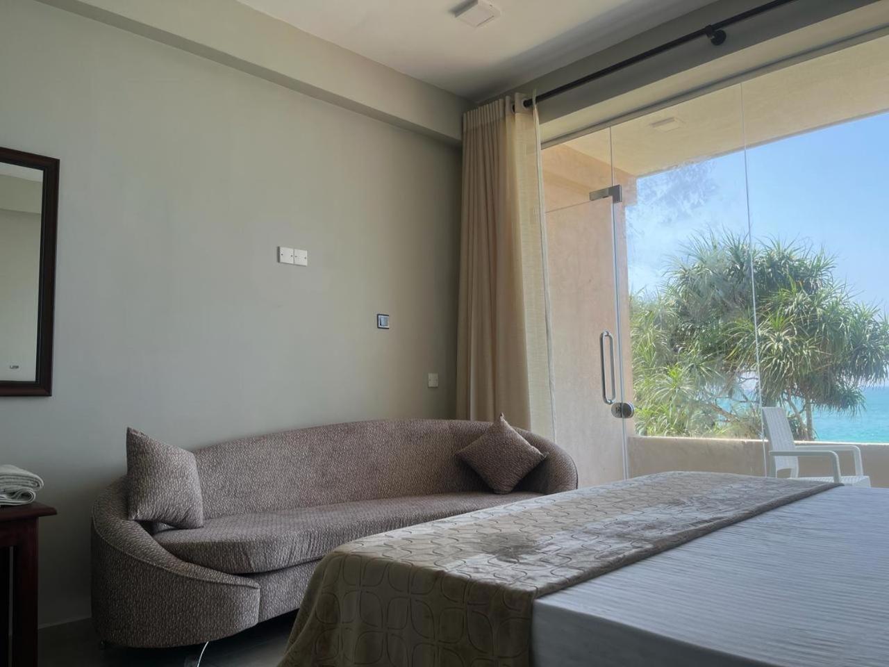 Blue Wave Beach Villa By Aaryan Group Ambalangoda  Esterno foto
