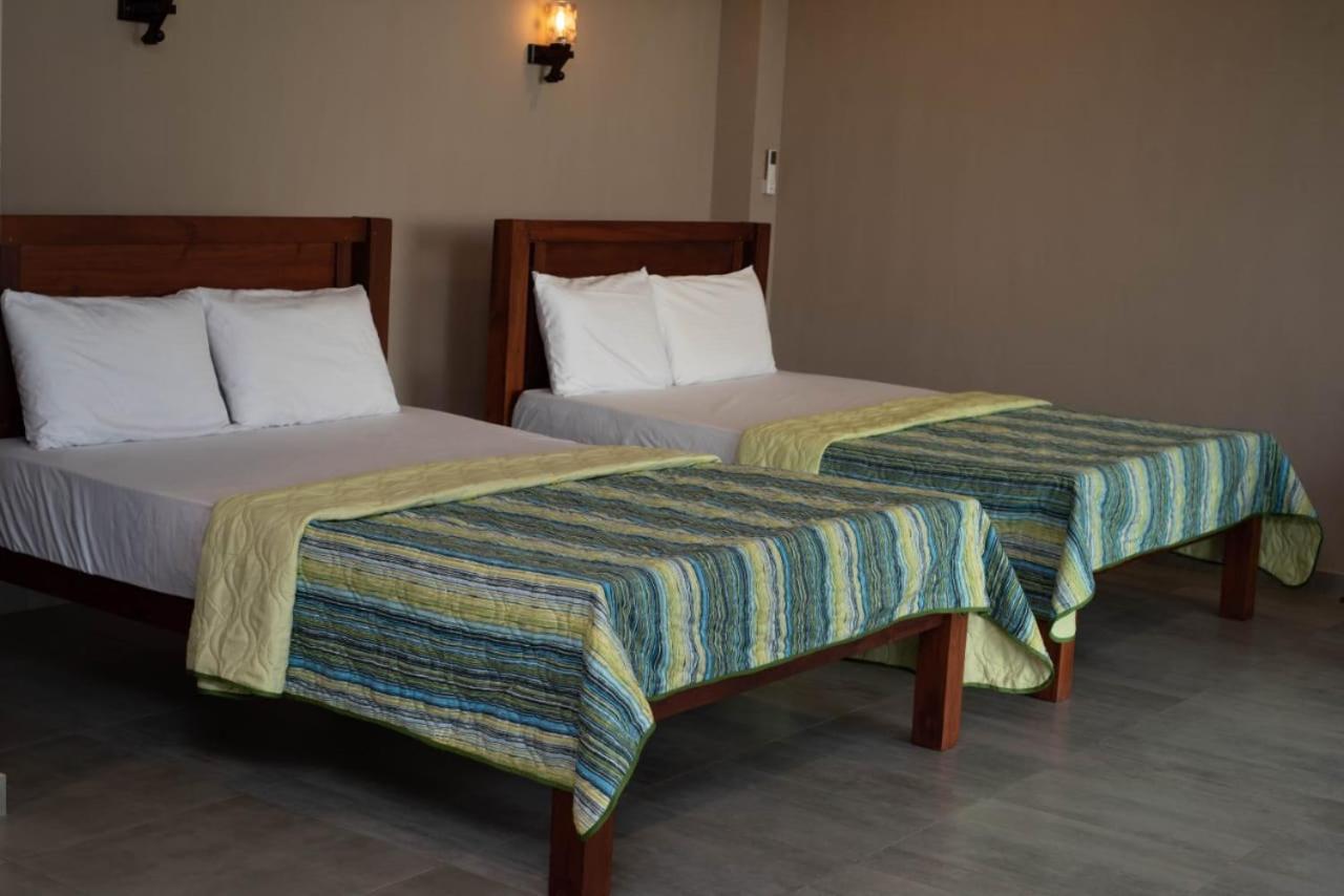 Blue Wave Beach Villa By Aaryan Group Ambalangoda  Esterno foto