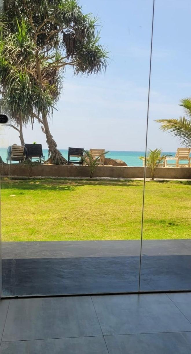 Blue Wave Beach Villa By Aaryan Group Ambalangoda  Esterno foto